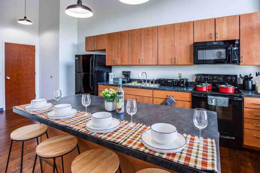 Ny Style Centric Loft With King Bed By Park Av. Apartment โรเชสเตอร์ ภายนอก รูปภาพ