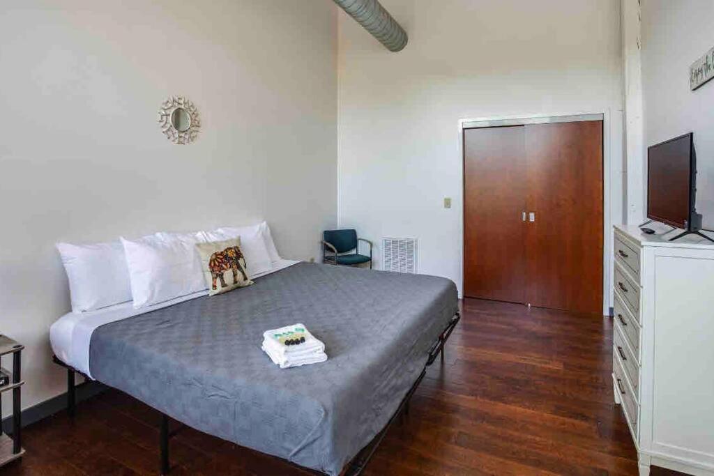 Ny Style Centric Loft With King Bed By Park Av. Apartment โรเชสเตอร์ ภายนอก รูปภาพ