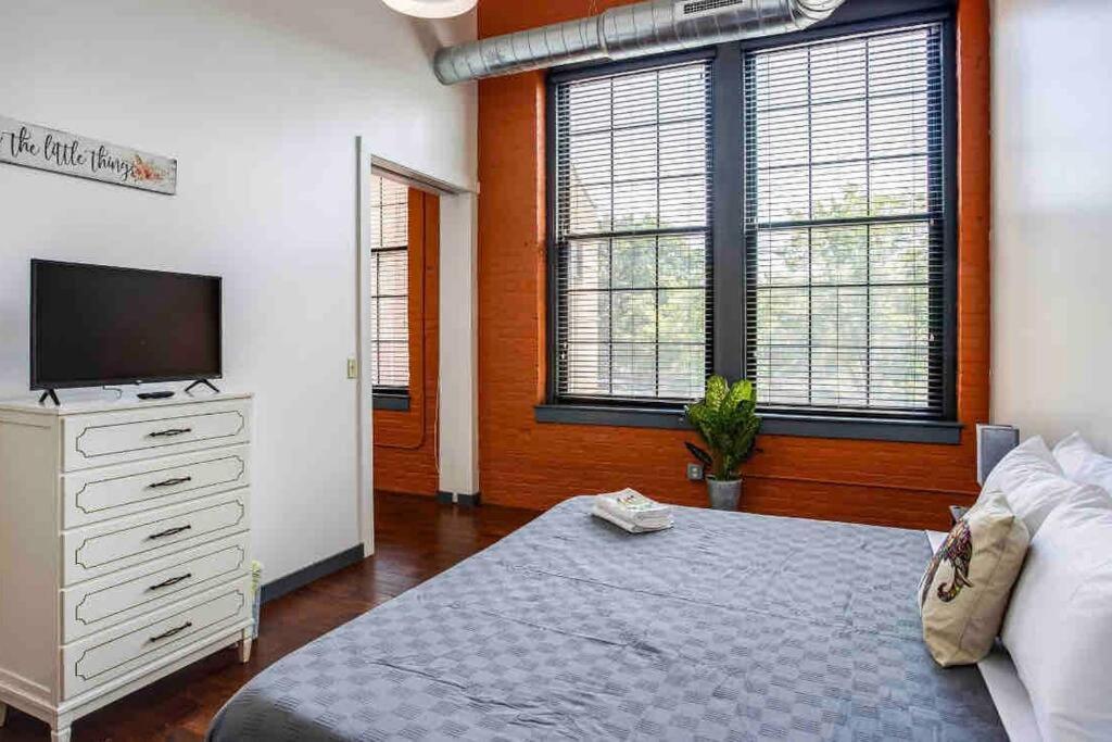 Ny Style Centric Loft With King Bed By Park Av. Apartment โรเชสเตอร์ ภายนอก รูปภาพ