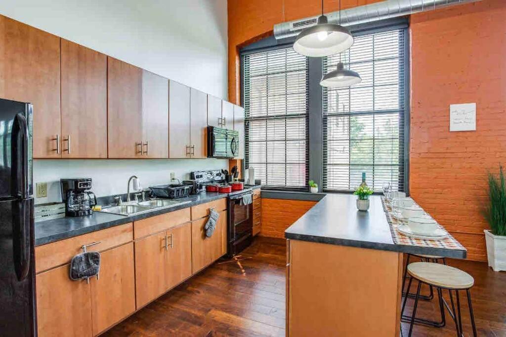 Ny Style Centric Loft With King Bed By Park Av. Apartment โรเชสเตอร์ ภายนอก รูปภาพ